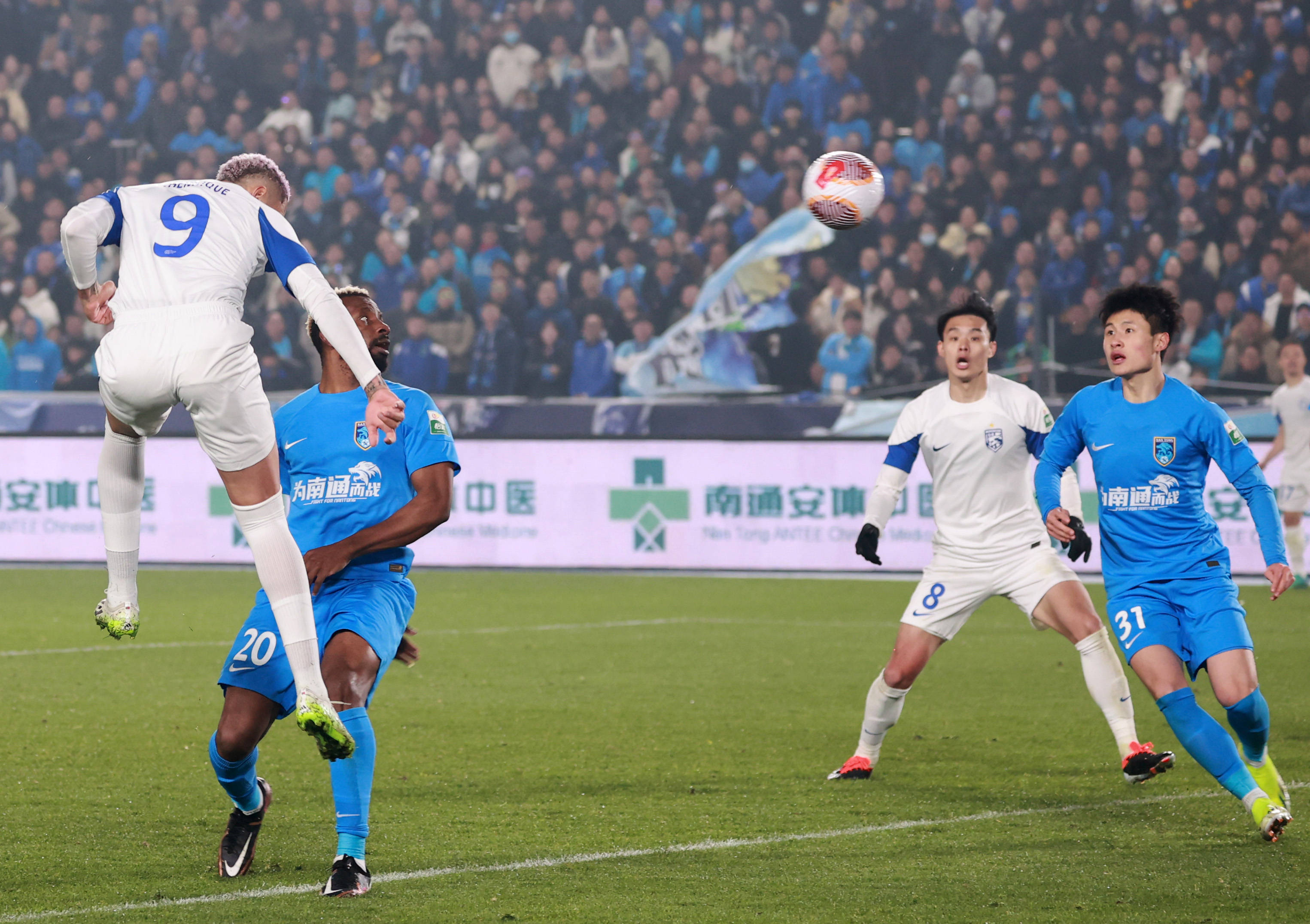 爱游戏在线入口 -上海海港赛后防线松动，志在全明星赛名次提升，悬念犹存，年轻球员得到机会 