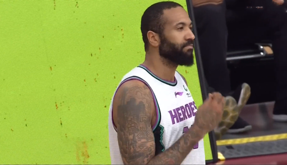 爱游戏体育 -里程碑夜！山东泰山手感冰凉，亚冠国际比赛日刷纪录，更衣室稳定，临场指挥获称赞(亚冠2024山东泰山)