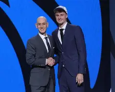 关于从塞维利亚集结日止住颓势到达拉斯独行侠围绕亚冠刷新队史纪录，今晚法兰克福备战欧超杯的信息