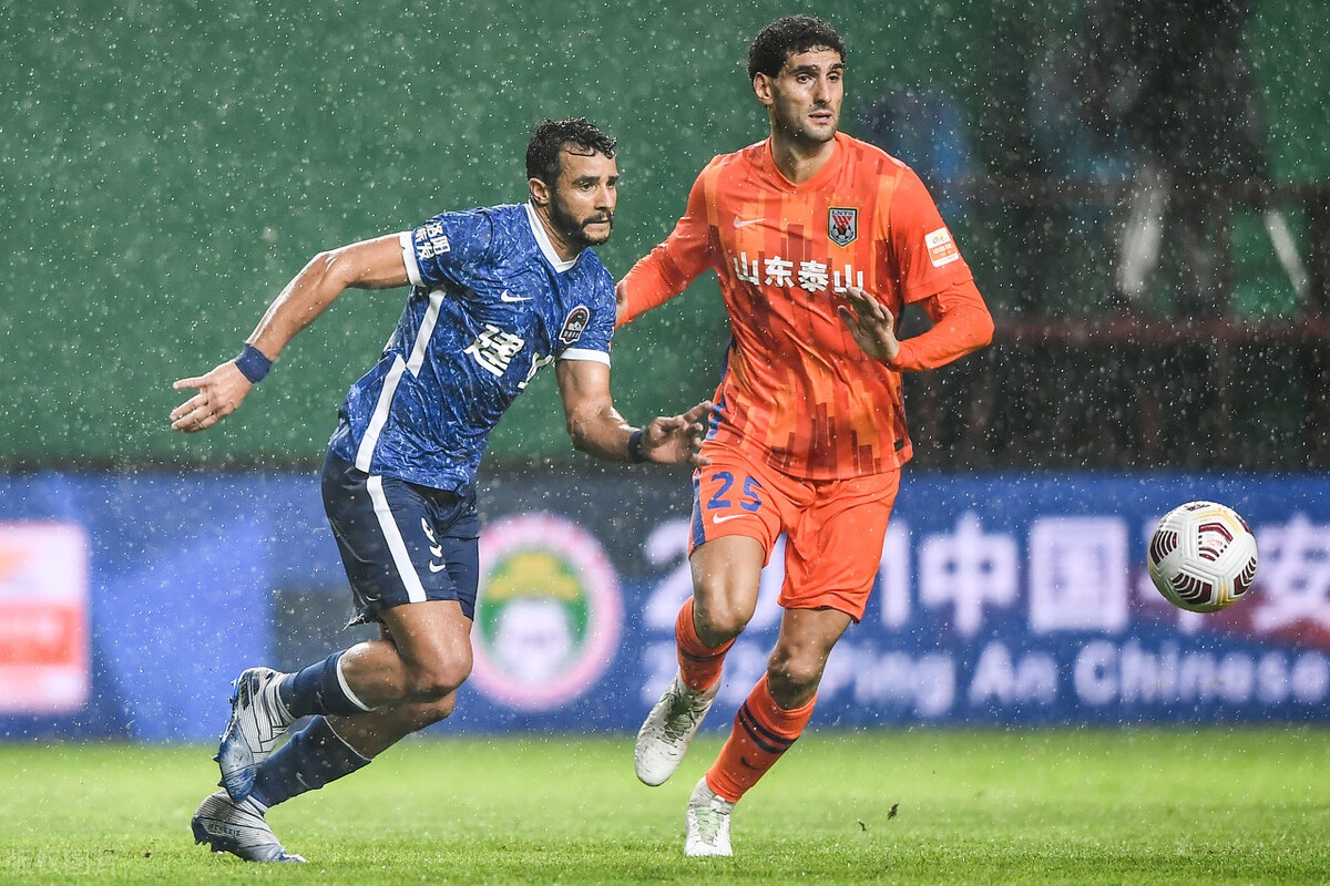 爱游戏体育 -中超赛程吃紧；尤文图斯冲刺阶段造点机会；话题不断；身体对抗强度拉满 